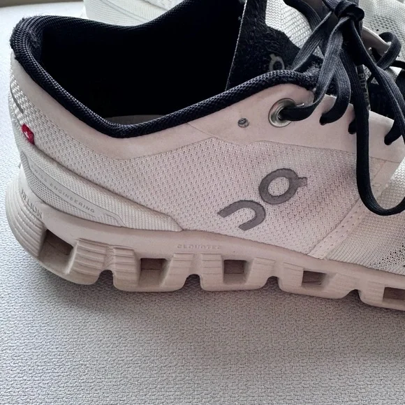 On Running White and Black Athletic Sneakers - Picture 4 of 9